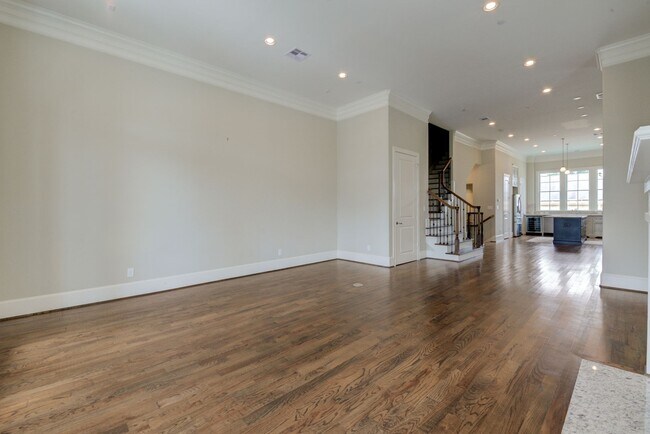 Building Photo - Spectacular Home 4 Bedrooms / 4.5 Bathroom...