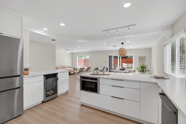 Building Photo - 802 Mallard Dr