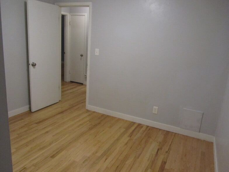 Middle room - 2313 Peoria St