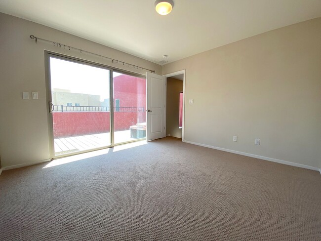 Building Photo - West El Paso 4bed/3.5bath Townhome