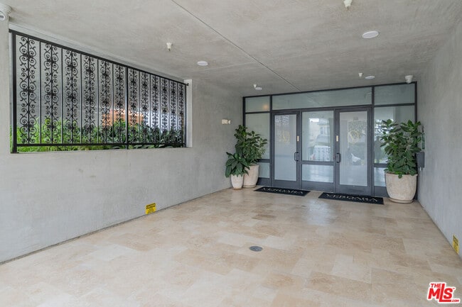 Building Photo - 124 W Colorado St