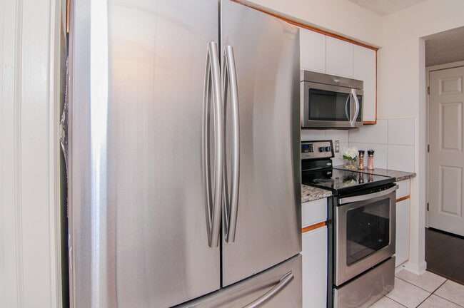 Building Photo - 1704 Weatherstone Dr