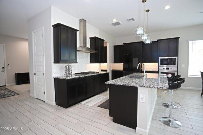 Building Photo - 10549 W Albert Ln