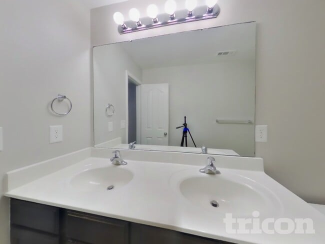 Building Photo - 131 Quail Springs Rd