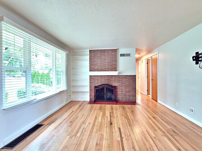 Building Photo - 12820 SW Edgewood St