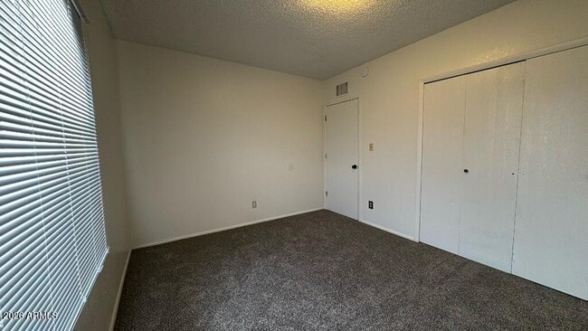 Building Photo - 4250 Plaza Oro Loma