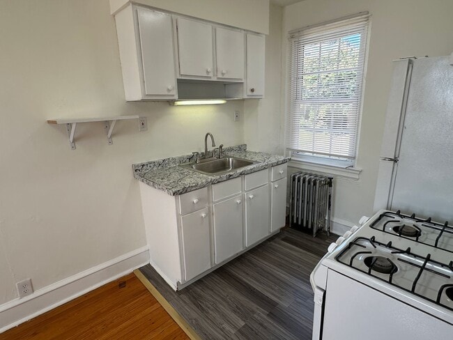 Building Photo - Marlyn Apts 101