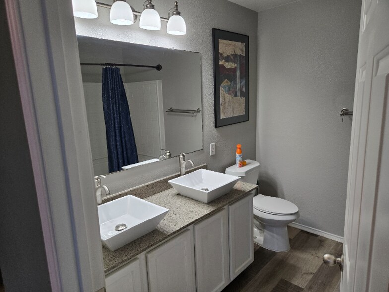 Building Photo - 1615 Spice Spring