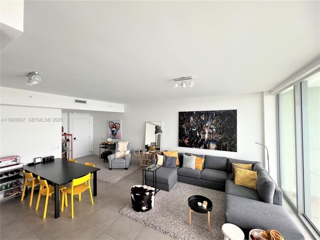 Building Photo - 2900 NE 7th Ave