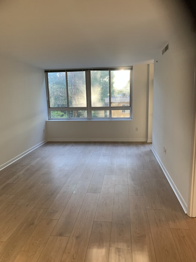 Building Photo - 350 G St SW