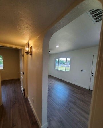 Building Photo - COZY TWO BEDROOMS 1 BATHROOM ONE LEVEL HOM...