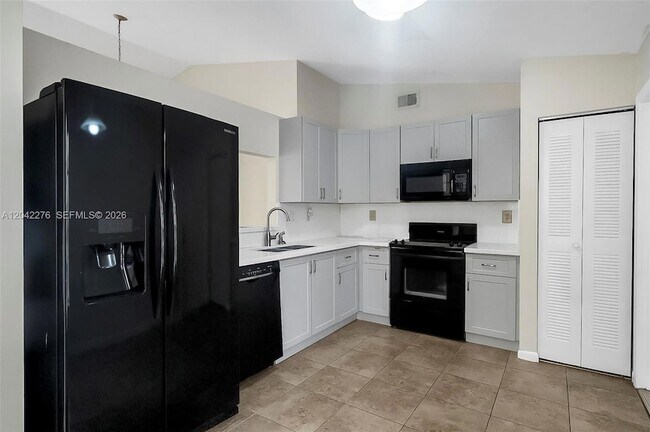 Building Photo - 681 Thornridge Ave