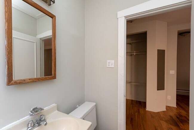 Building Photo - 457 W Melrose St