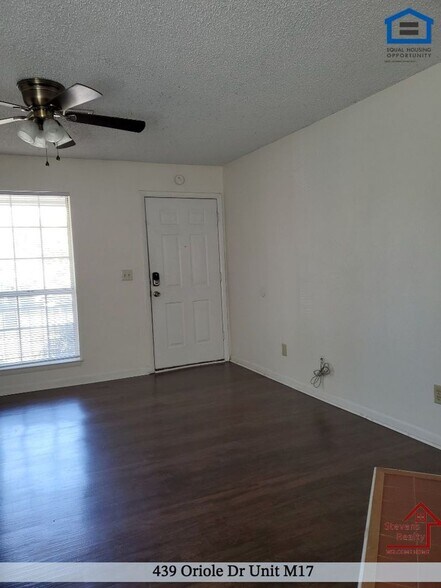 Building Photo - 439 Oriole Dr