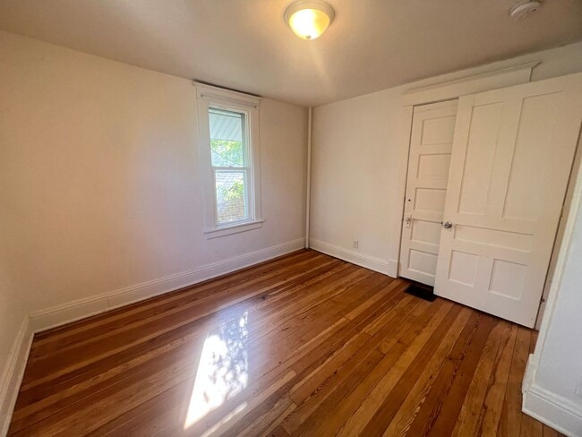 Building Photo - 845 Capen St NE