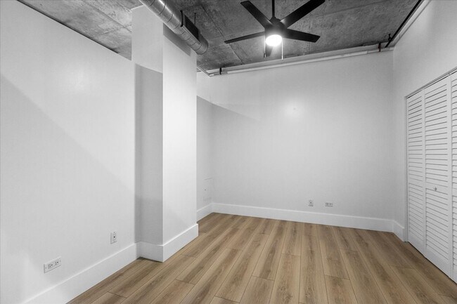Building Photo - 1000 N Kingsbury St