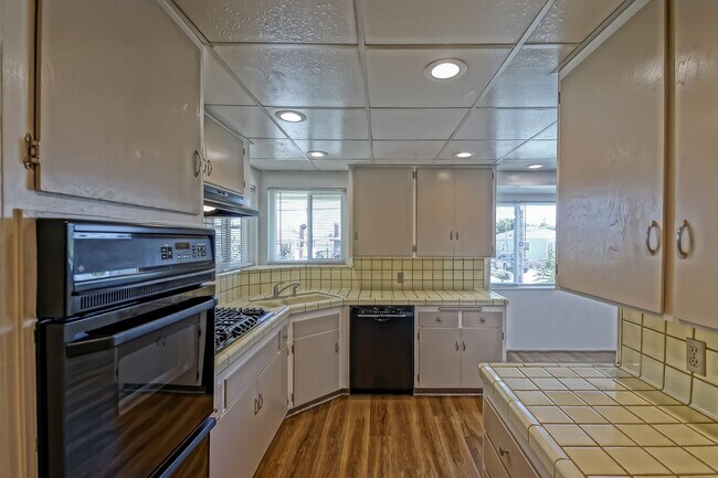 Building Photo - SPACIOUS, BRIGHT & AIRY, 3BR2BA HOME W/ GR...