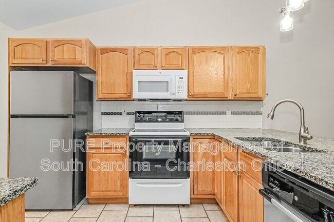 Building Photo - 3372 Wayland Dr