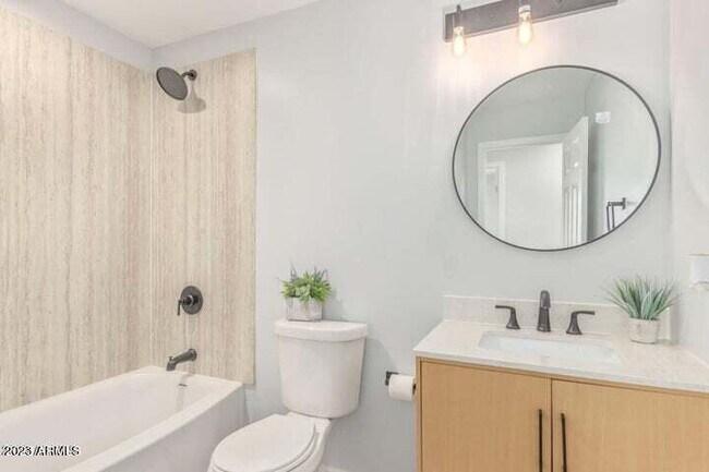 Building Photo - 1624 W Geneva Dr