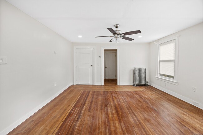 Building Photo - 57 King St