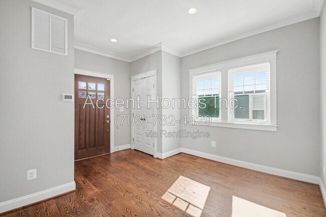Building Photo - 14 W Caton Ave