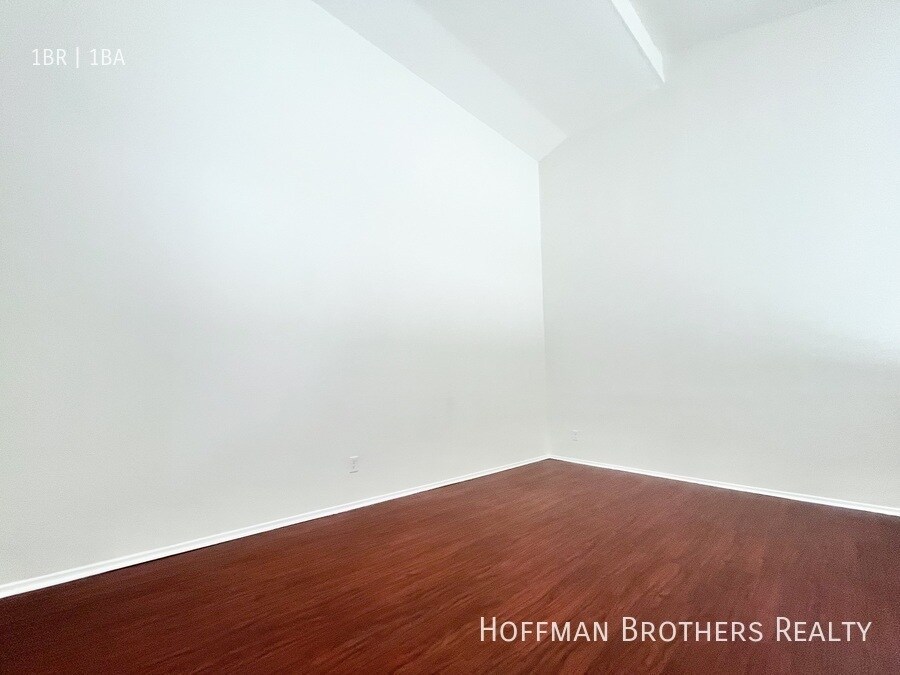 Building Photo - 5245 Riverton Ave