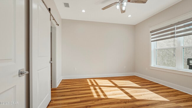 Building Photo - 1719 Country Club Dr