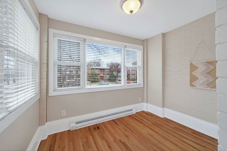 Building Photo - 722 Grand Ave