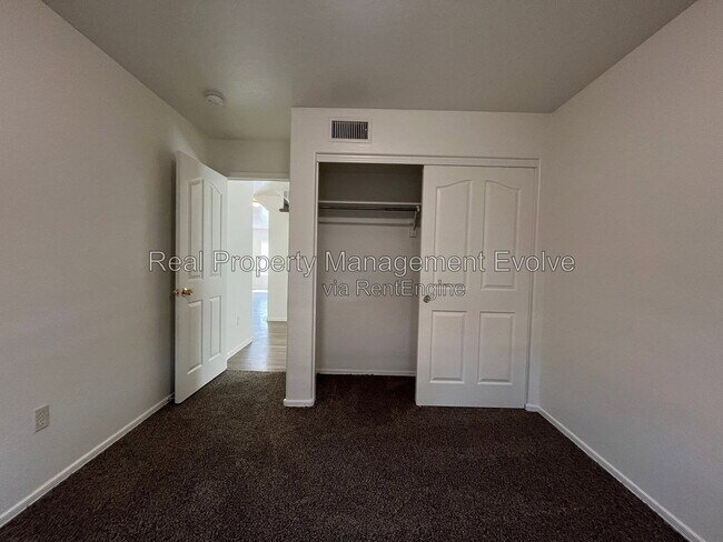 Building Photo - 7347 N 72nd Dr