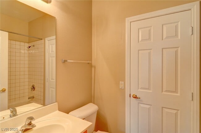 Building Photo - 520 Curtin Ct