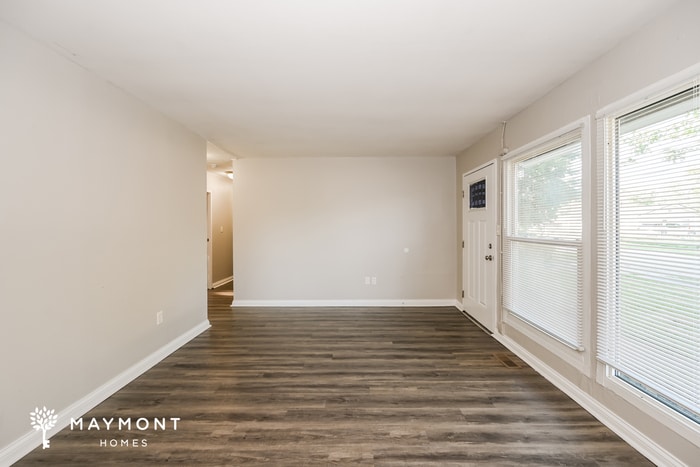 Building Photo - 9687 Cedarhurst Dr