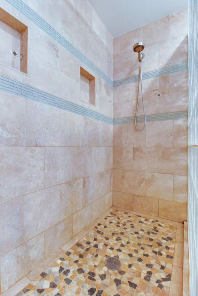 Building Photo - Fantastic 3-Bdr Home with Private Airport Access!