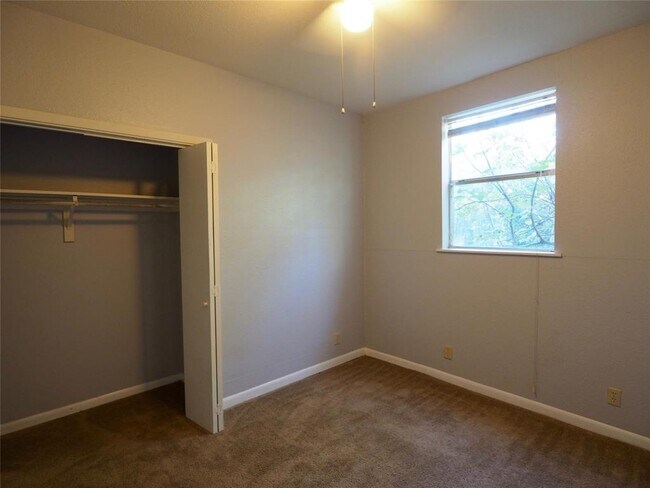 Building Photo - 4508 Bennett Ave
