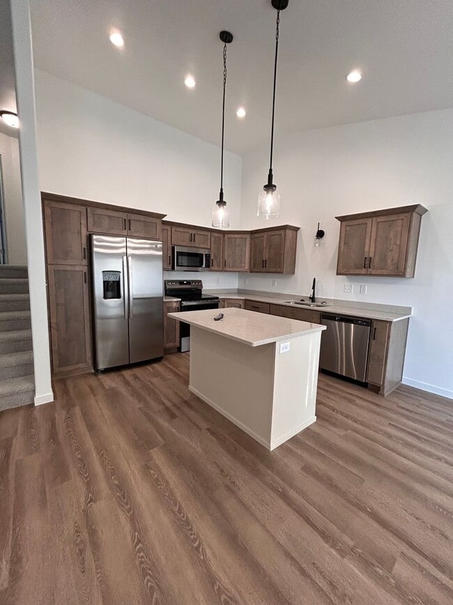 Building Photo - 3 Bed 3 Bath TownHome