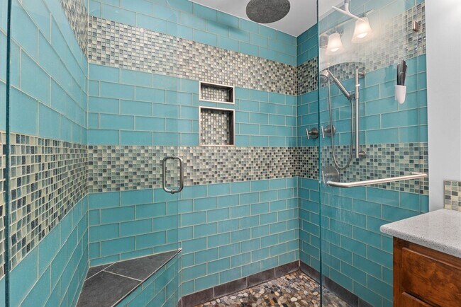 Building Photo - DOWNTOWN AREA