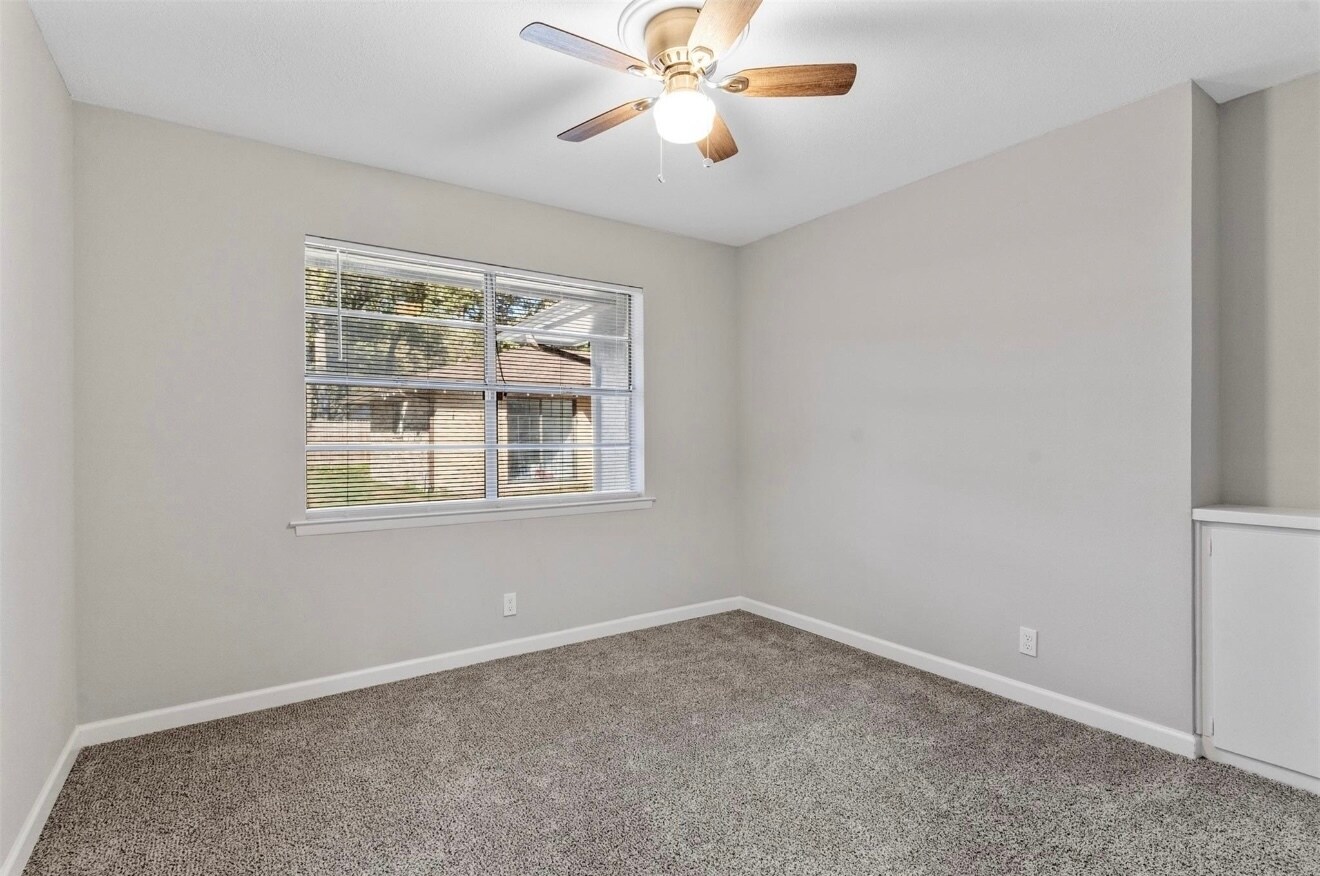Building Photo - 1521 Oak Creek Dr