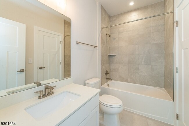 Building Photo - 14 Willow Ln