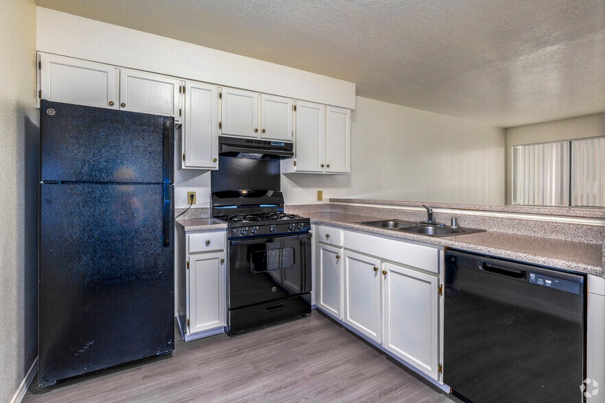 1BR, 1BA - 528SF - Kitchen - Sunrise Apartments