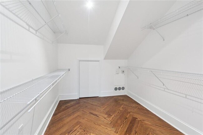 Building Photo - 810 Bourbon St