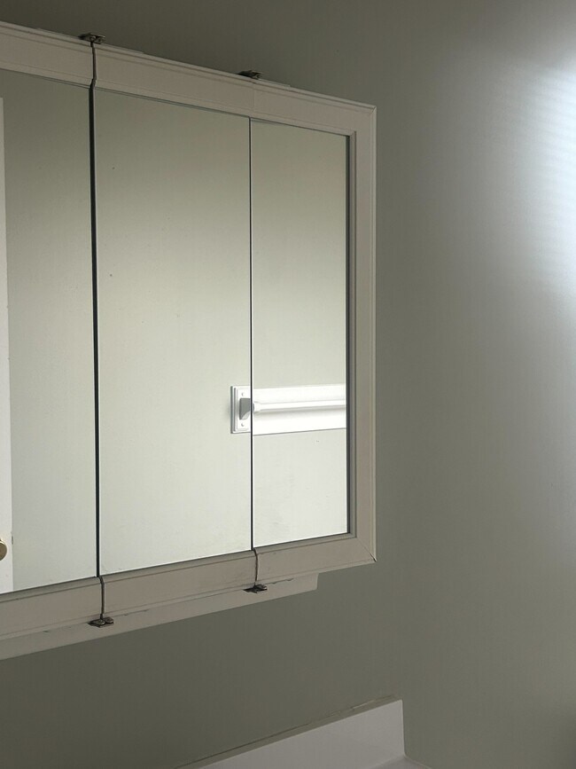 Building Photo - 3601 E Wyoming Ave