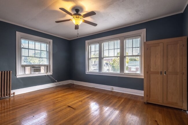 Building Photo - Historic Apartment near downtown with a vi...