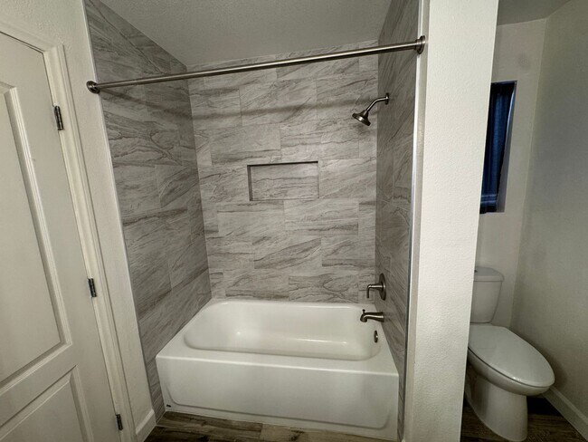 Building Photo - Upgraded One Bedroom One Bathroom condo in Summerlin