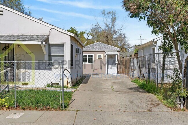 Building Photo - 3647 18th Ave