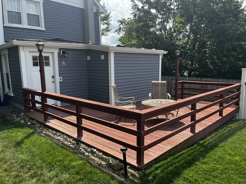 Entry and dedicated patio area - 99 Roland St