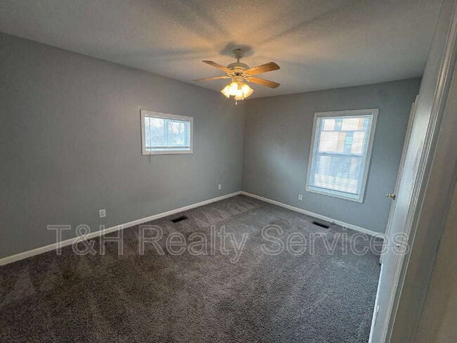 Building Photo - 409 W Washington St