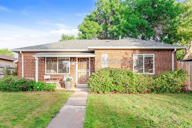 Building Photo - 3075 N Dahlia St
