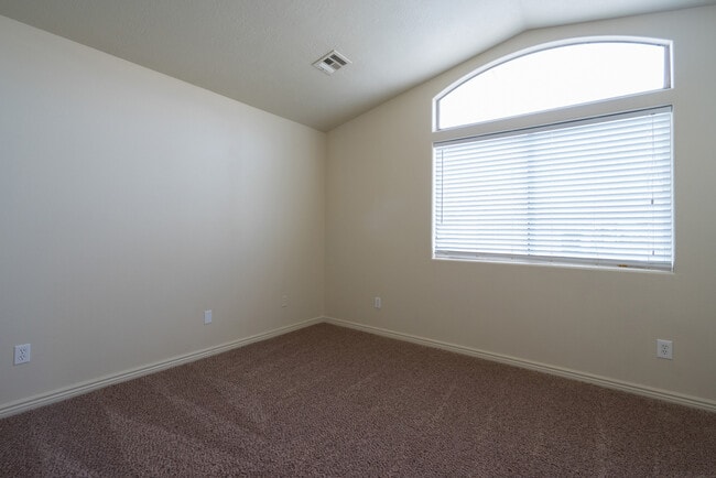 Building Photo - Five bedroom, three bath, 2,300 sq ft town...