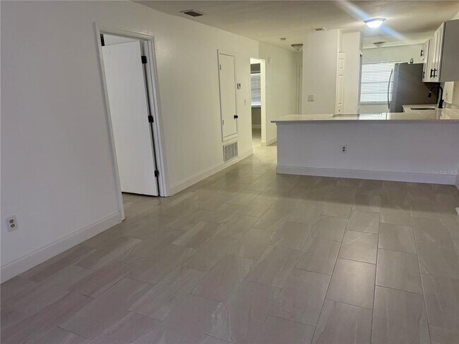 Building Photo - 2128 Bahamas Ct