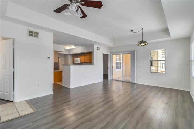 Building Photo - 1010 Villagio Cir