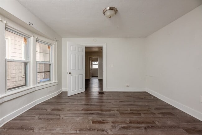 Building Photo - 144 Adams St